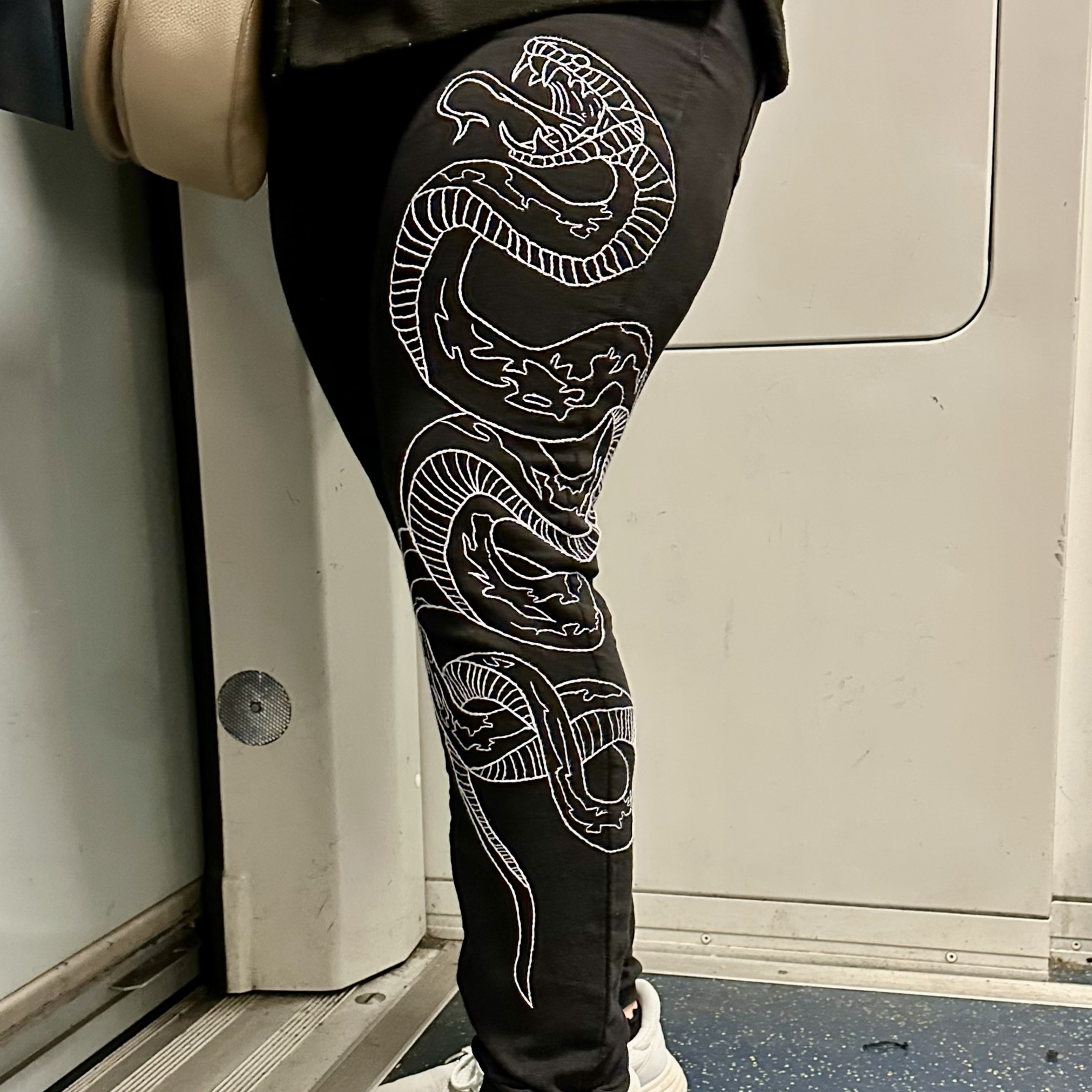 Pantaloni serpente ricamato